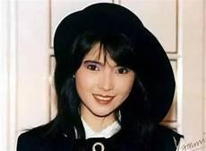 感受复古港风美少女